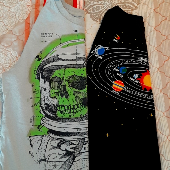 2 Boys Space🚀🌞 Themed Tee's. Size S/6/7.